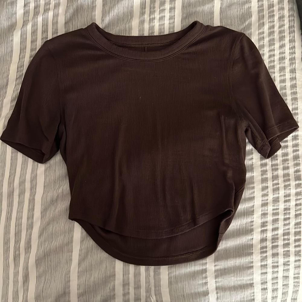 CROPPED LULULEMON TEE
